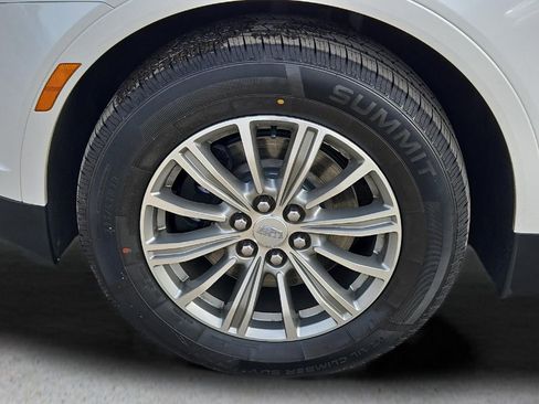 Used 2018 Cadillac XT5 Luxury w/ Driver Awareness Package image 8