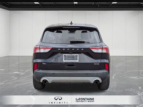Used 2021 Ford Escape SE image 4