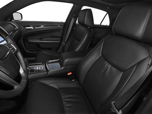 Used 2013 Chrysler 300 w/ Driver Convenience Group RWD image 11