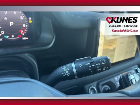 Used 2024 Land Rover Defender 130 X-Dynamic SE image 28