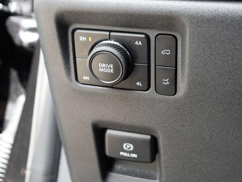Used 2025 Ford Expedition Active AWD/4WD image 23