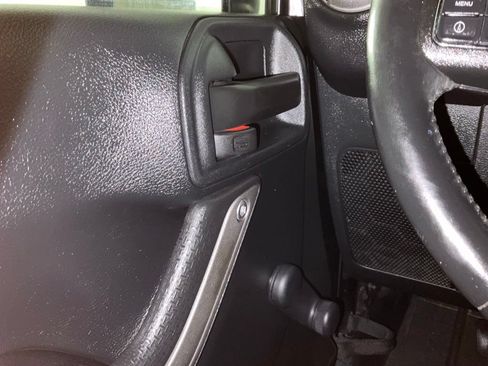 Used 2016 Jeep Wrangler Sport AWD/4WD image 18