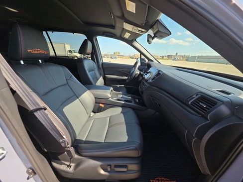 Used 2025 Honda Passport TrailSport image 33