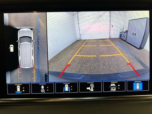 Used 2021 GMC Yukon Denali w/ Denali Premium Package image 19