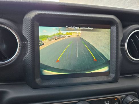 Used 2021 Jeep Wrangler Unlimited Sahara AWD/4WD image 27