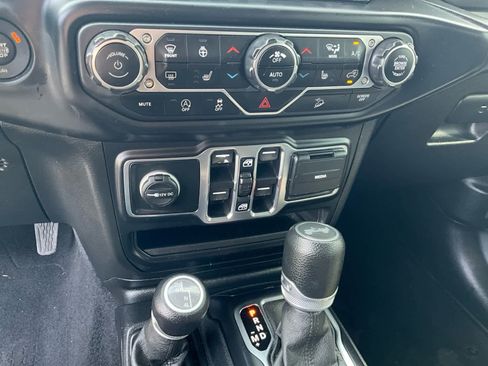 Used 2021 Jeep Wrangler Unlimited Sport AWD/4WD image 16