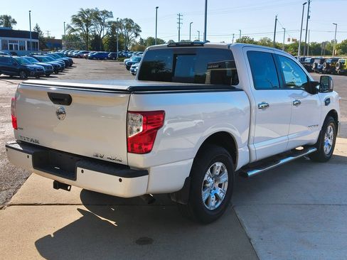 Used 2017 Nissan Titan SV AWD/4WD image 5