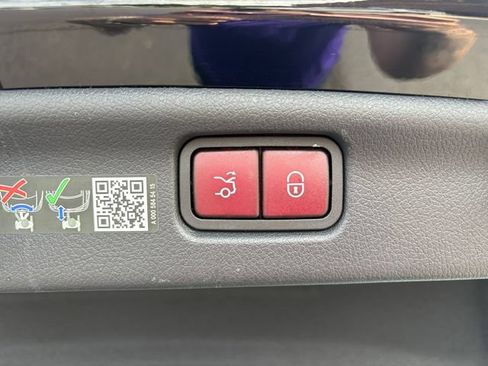 Used 2024 Mercedes-Benz C 300 4MATIC Sedan image 17
