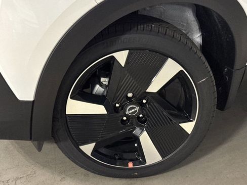 New 2025 Nissan Kicks SR w/ Illumination Package image 25