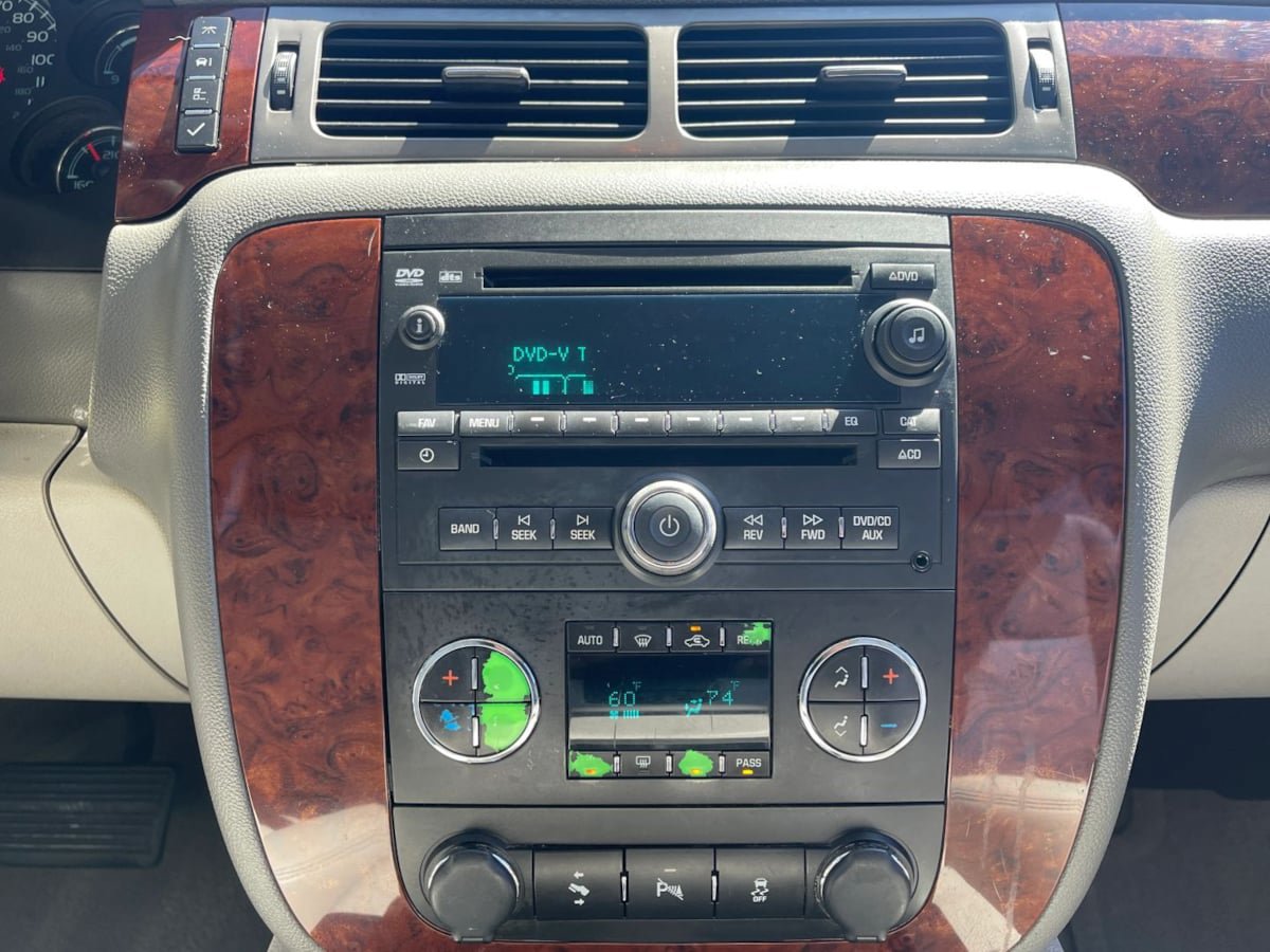 Used 2014 Chevrolet Tahoe LT RWD image 17