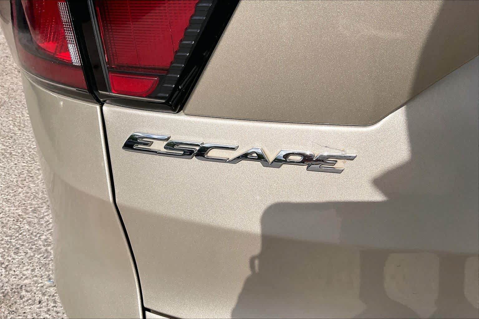 Used 2017 Ford Escape SE w/ Equipment Group 201A FWD image 10