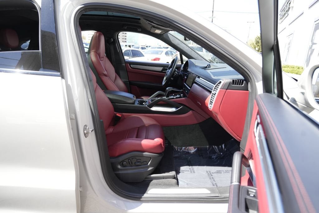 Used 2023 Porsche Cayenne Turbo w/ Premium Package Plus (PI3) AWD/4WD image 35