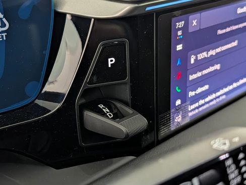 New 2026 Porsche Macan 4 Electric image 34