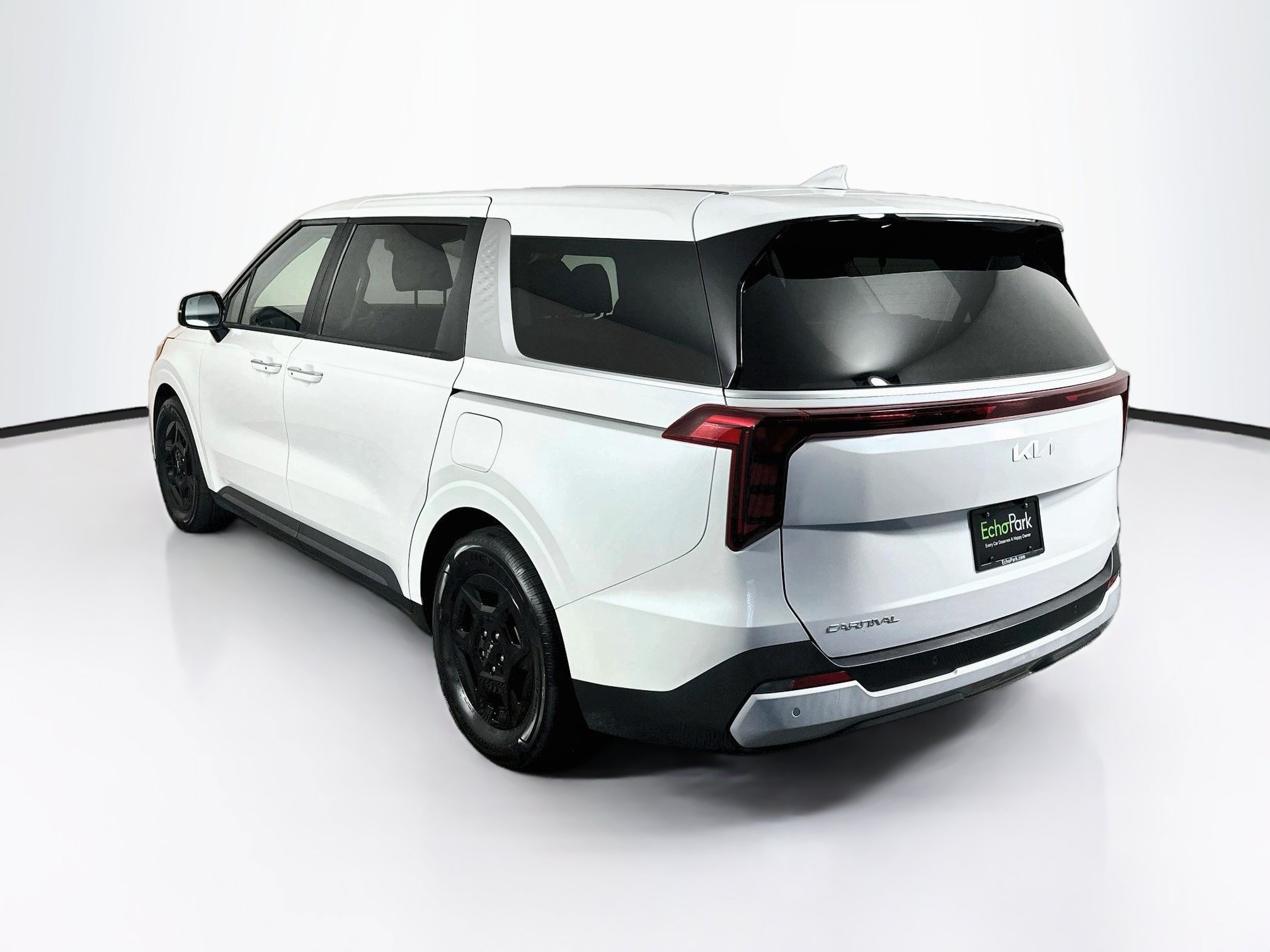 Used 2026 Kia Carnival FWD image 5