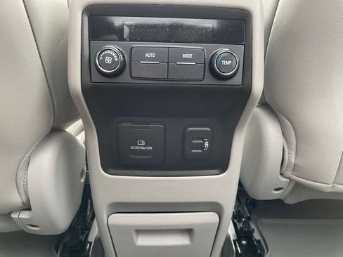 Used 2019 GMC Acadia SLT AWD/4WD image 32