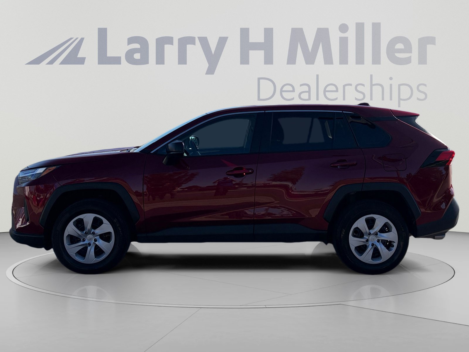 Used 2025 Toyota RAV4 LE AWD/4WD image 2
