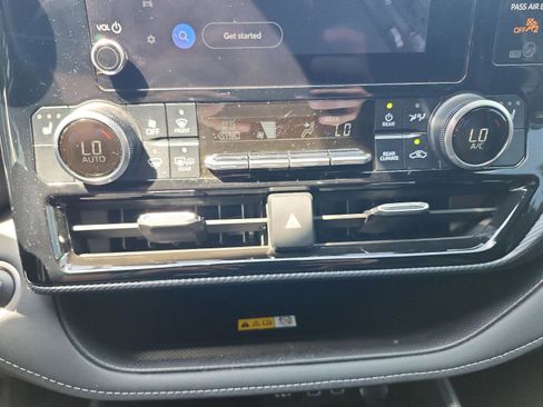 Used 2024 Toyota Highlander XSE image 19