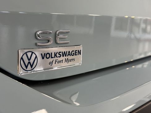 New 2026 Volkswagen Taos SE FWD image 34