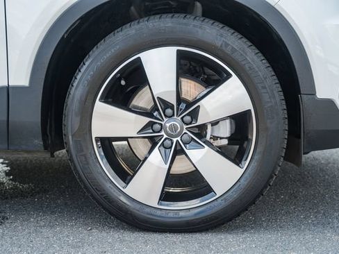 Used 2021 Volvo XC40 T5 Momentum w/ Premium Package AWD/4WD image 18