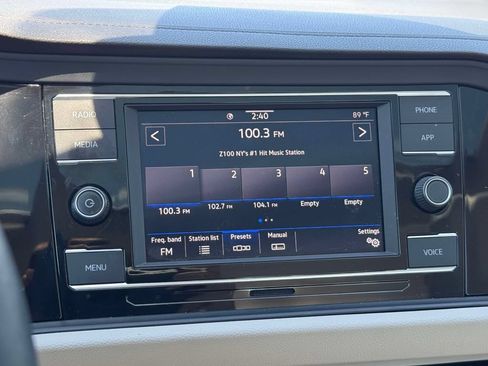 Used 2023 Volkswagen Jetta SE w/ Panoramic Sunroof Package FWD image 12
