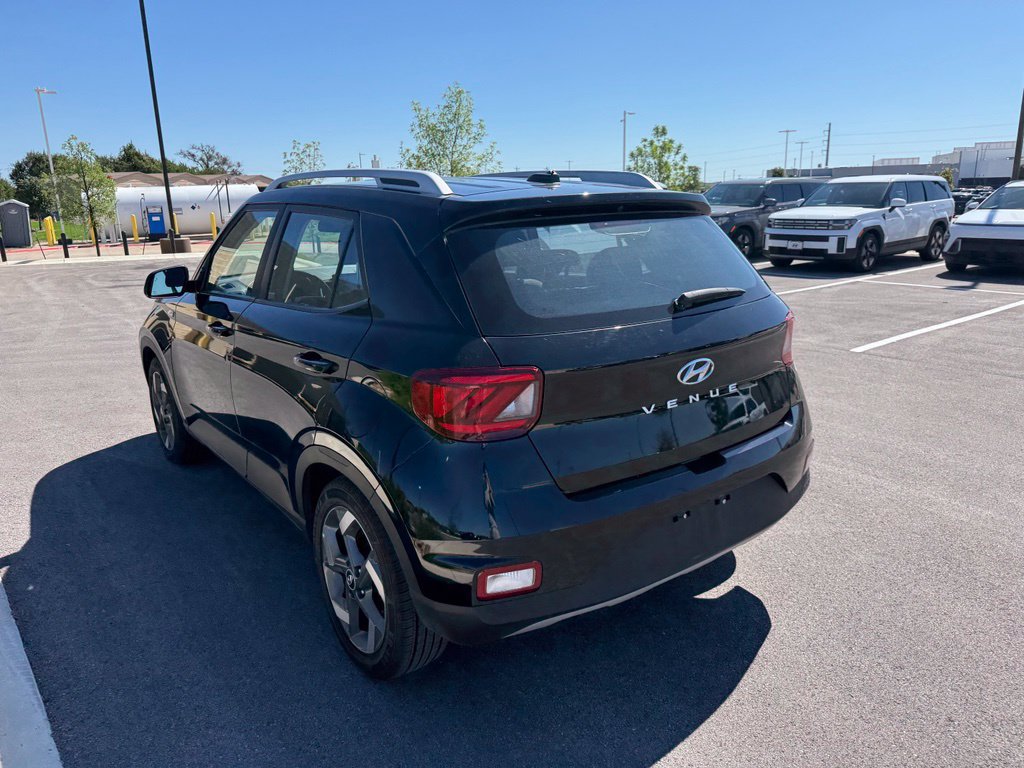 Certified 2025 Hyundai Venue SEL FWD image 7