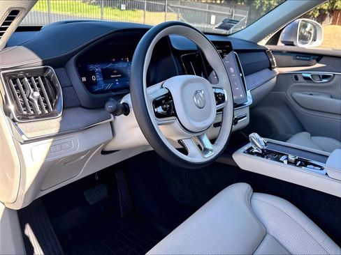 Used 2026 Volvo XC90 T8 Ultra w/ Protection Package Premier AWD/4WD image 17