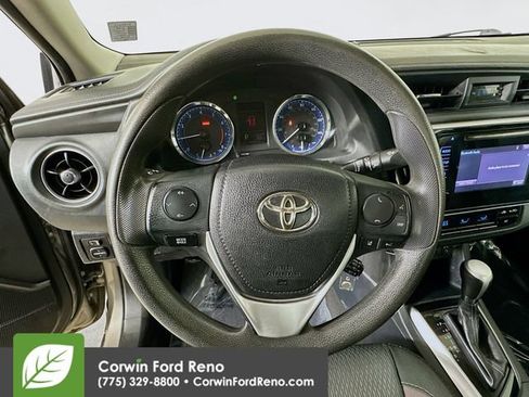 Used 2018 Toyota Corolla LE FWD image 11