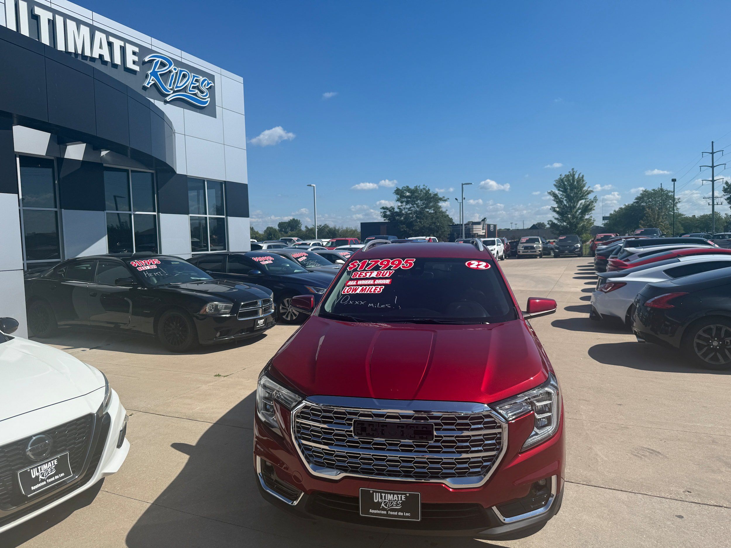 Used 2022 GMC Terrain SLT w/ Infotainment Package II AWD/4WD image 4