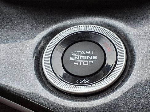 Used 2023 Jeep Grand Cherokee Altitude RWD image 15