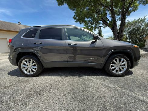 Used 2016 Jeep Cherokee Limited AWD/4WD image 4