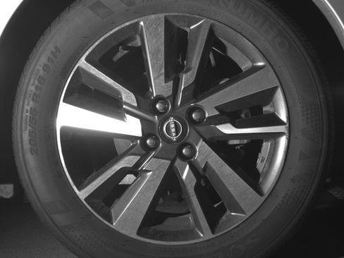 Used 2025 Nissan Versa SV image 13