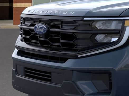 New 2026 Ford Expedition Active image 17