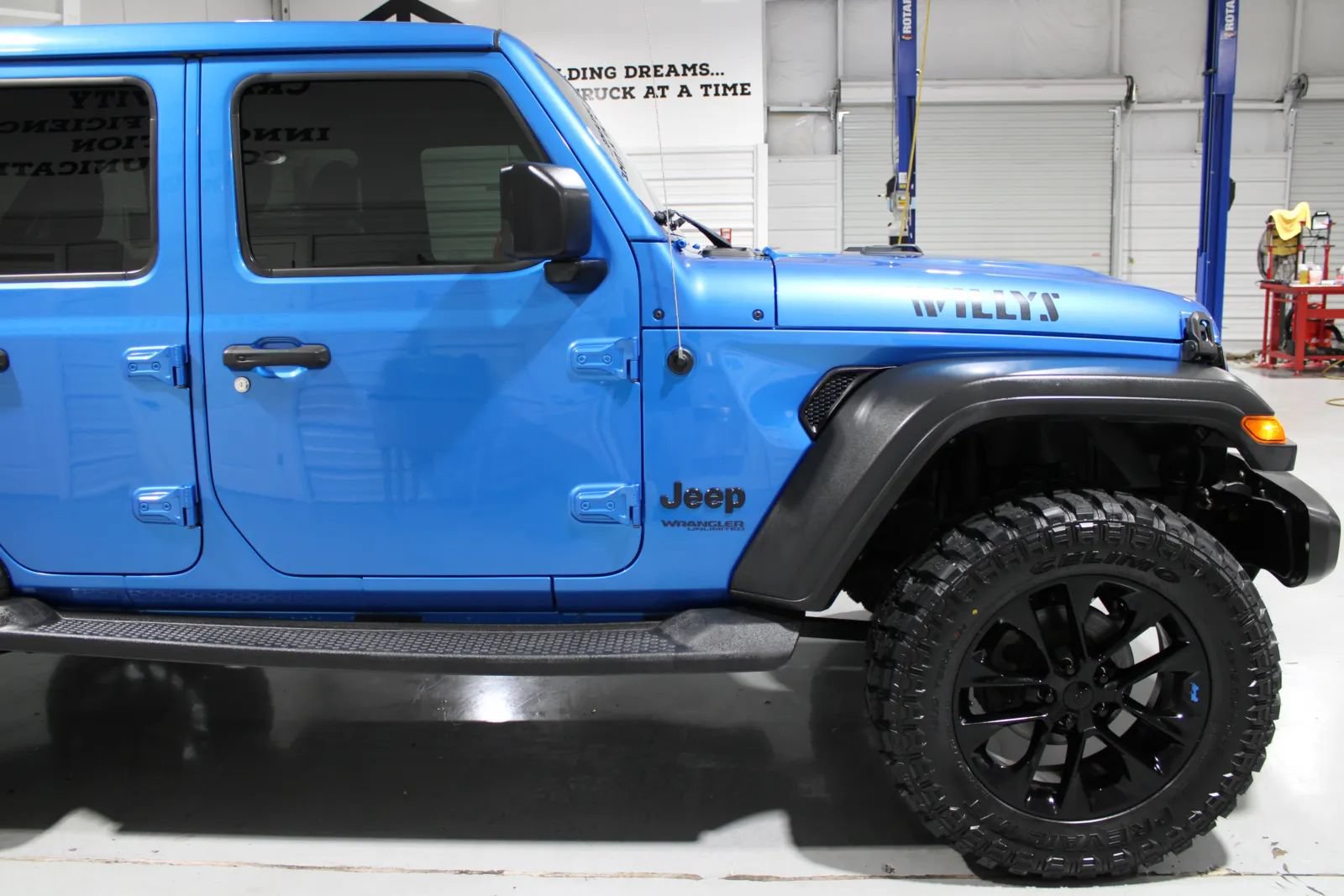 Used 2022 Jeep Wrangler Unlimited Sport AWD/4WD image 25
