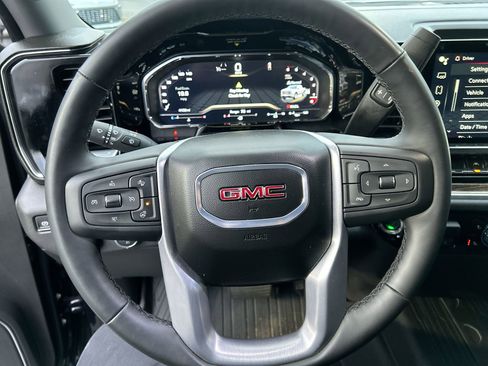 Used 2025 GMC Sierra 1500 Elevation image 19