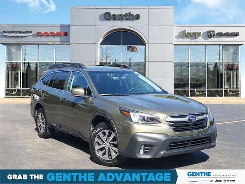 Used 2022 Subaru Outback Premium image 1