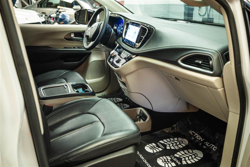 Used 2024 Chrysler Pacifica Limited FWD image 13