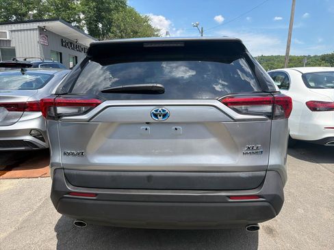 Used 2020 Toyota RAV4 XLE w/ Carpet Mat Package AWD/4WD image 7