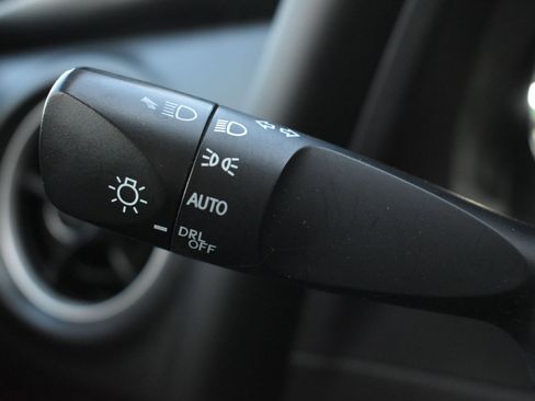 Used 2018 Toyota Corolla L image 20