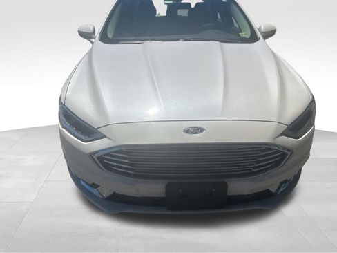 Used 2017 Ford Fusion SE w/ Fusion SE Technology Package FWD image 38