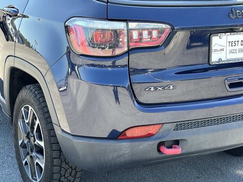 Used 2019 Jeep Compass Trailhawk image 5