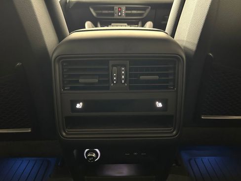 Used 2025 Porsche Cayenne AWD/4WD image 26