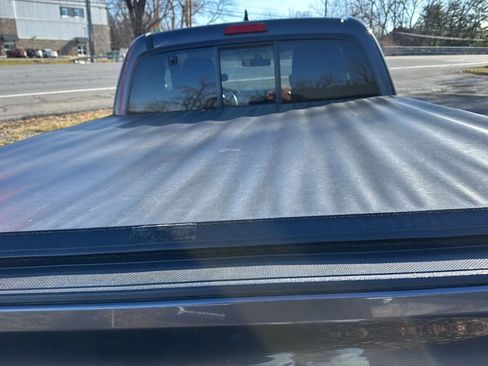 Used 2017 Toyota Tacoma 4x4 Access Cab image 9