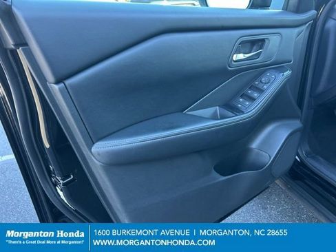 Used 2024 Nissan Rogue SV image 13