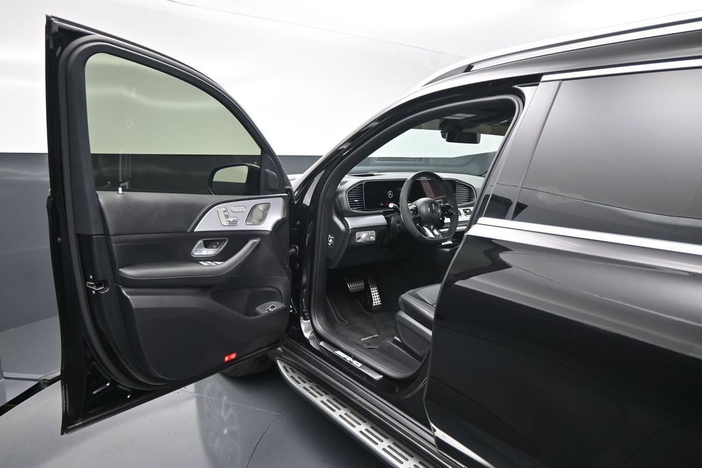 Used 2025 Mercedes-Benz GLS 63 AMG 4MATIC image 7