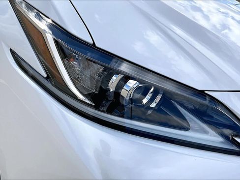 Used 2024 Lexus ES 300h w/ Premium Package image 28