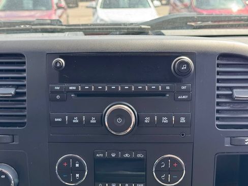 Used 2011 GMC Sierra 2500 SLE w/ SLE Preferred Package AWD/4WD image 3