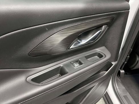 Certified 2023 GMC Terrain SLT image 12