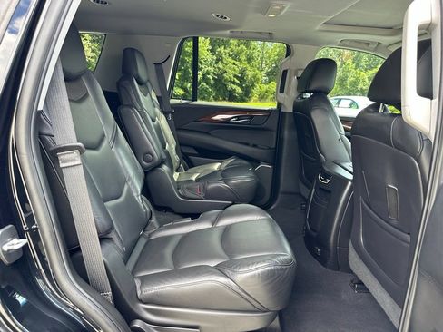 Used 2018 Cadillac Escalade Luxury AWD/4WD image 44