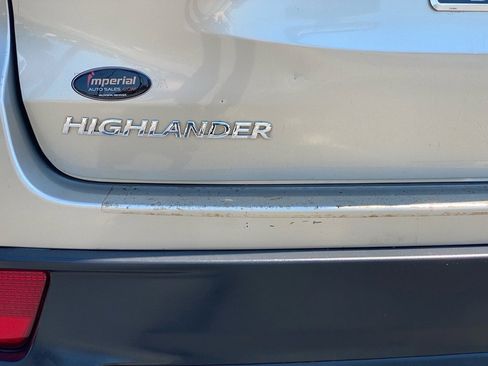 Used 2016 Toyota Highlander LE image 9