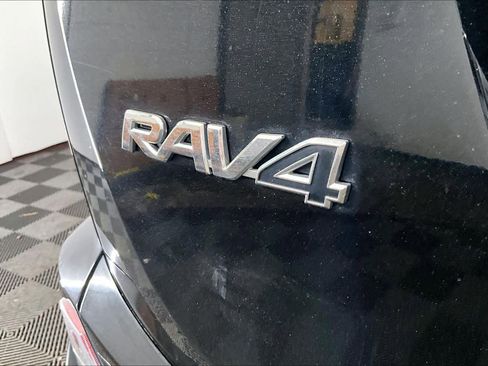 Used 2017 Toyota RAV4 XLE image 10
